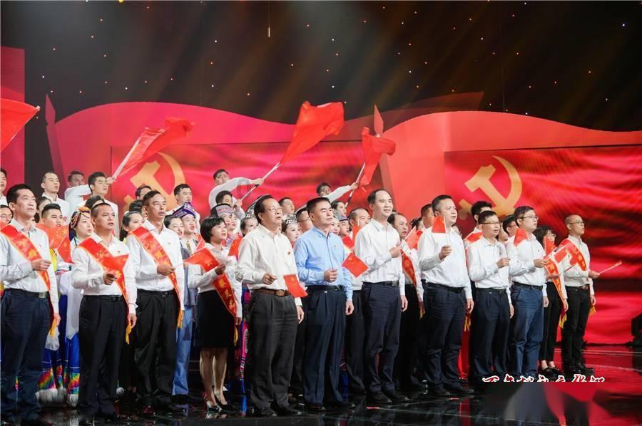 陈真永参加祥云县代表团审议审查时强调 大干项目 大兴企业 大抓招商 在全州新型工业化进程中发挥顶梁柱领军者作用